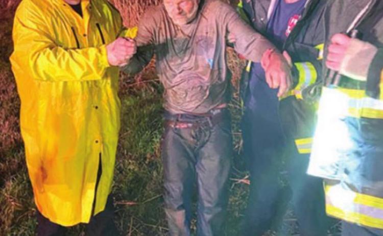 Caddo sheriff's deputies locate fugitive in creek