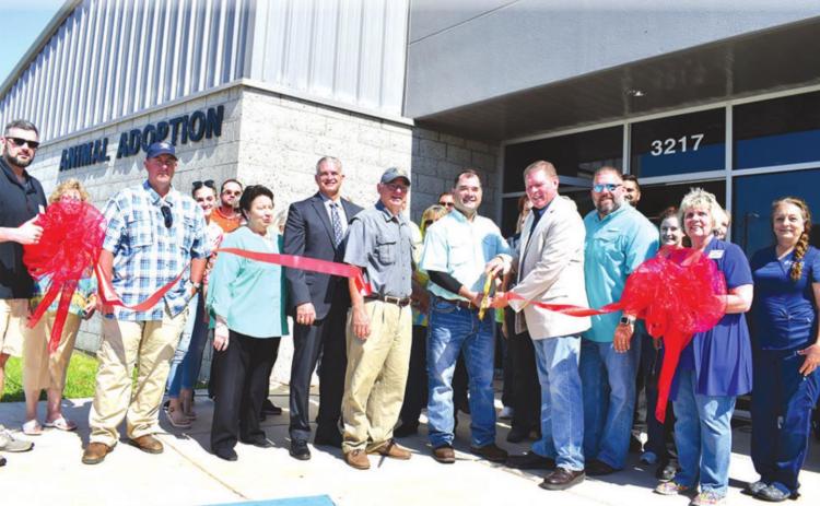 Bossier City Animal Control cuts ribbon at new building