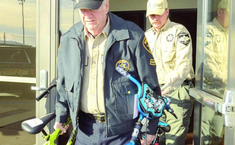 Bossier sheriff's deputies, Posse members deliver Christmas cheer