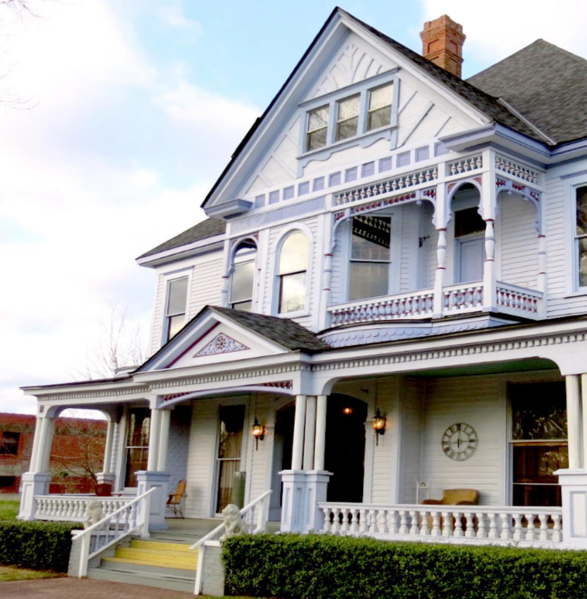 An evening at Logan Mansion