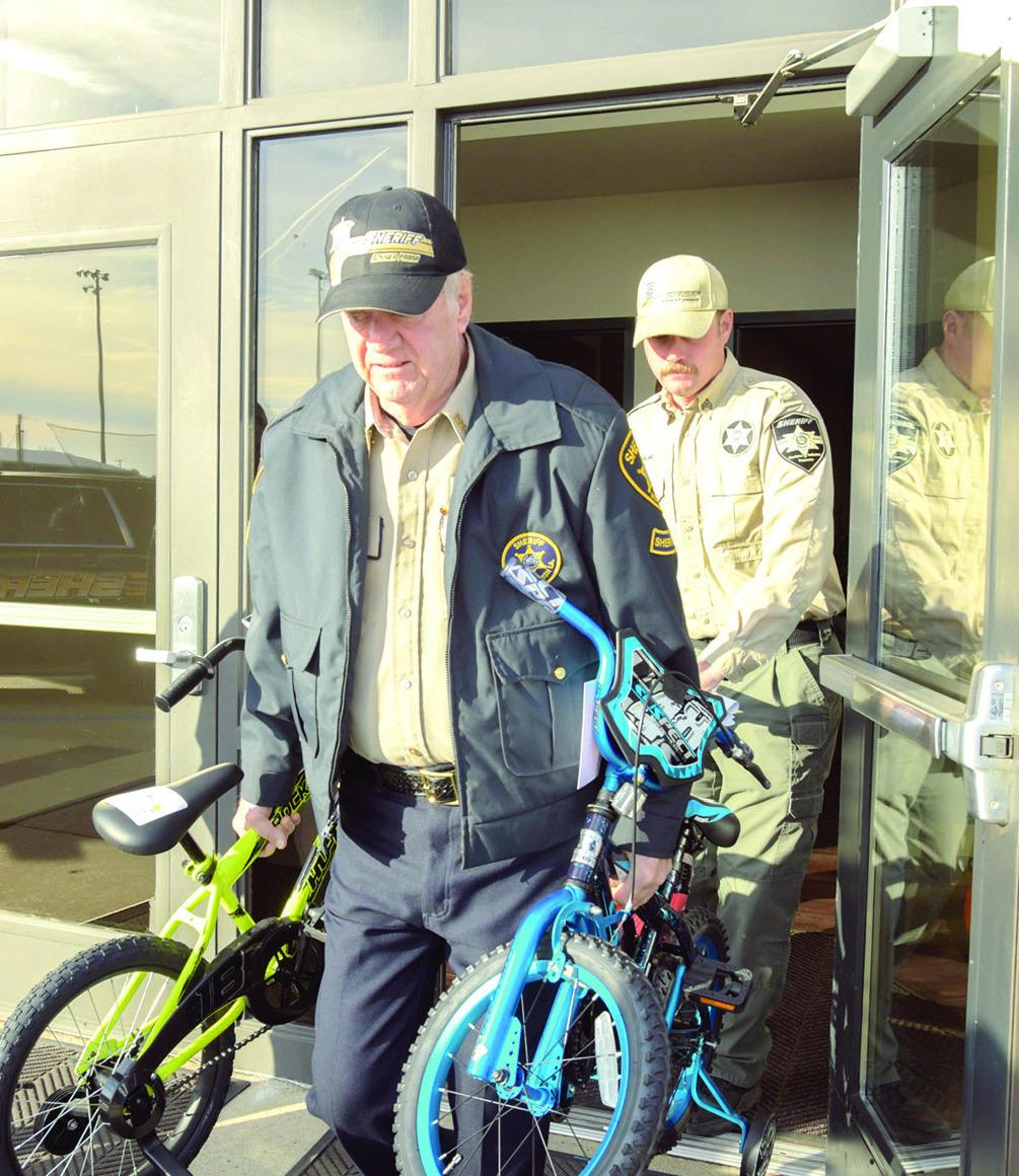 Bossier sheriff's deputies, Posse members deliver Christmas cheer