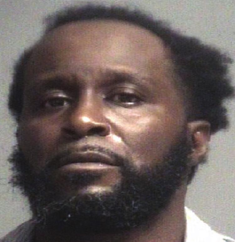 Citizen detains suspect in stolen vehicle case for authorities