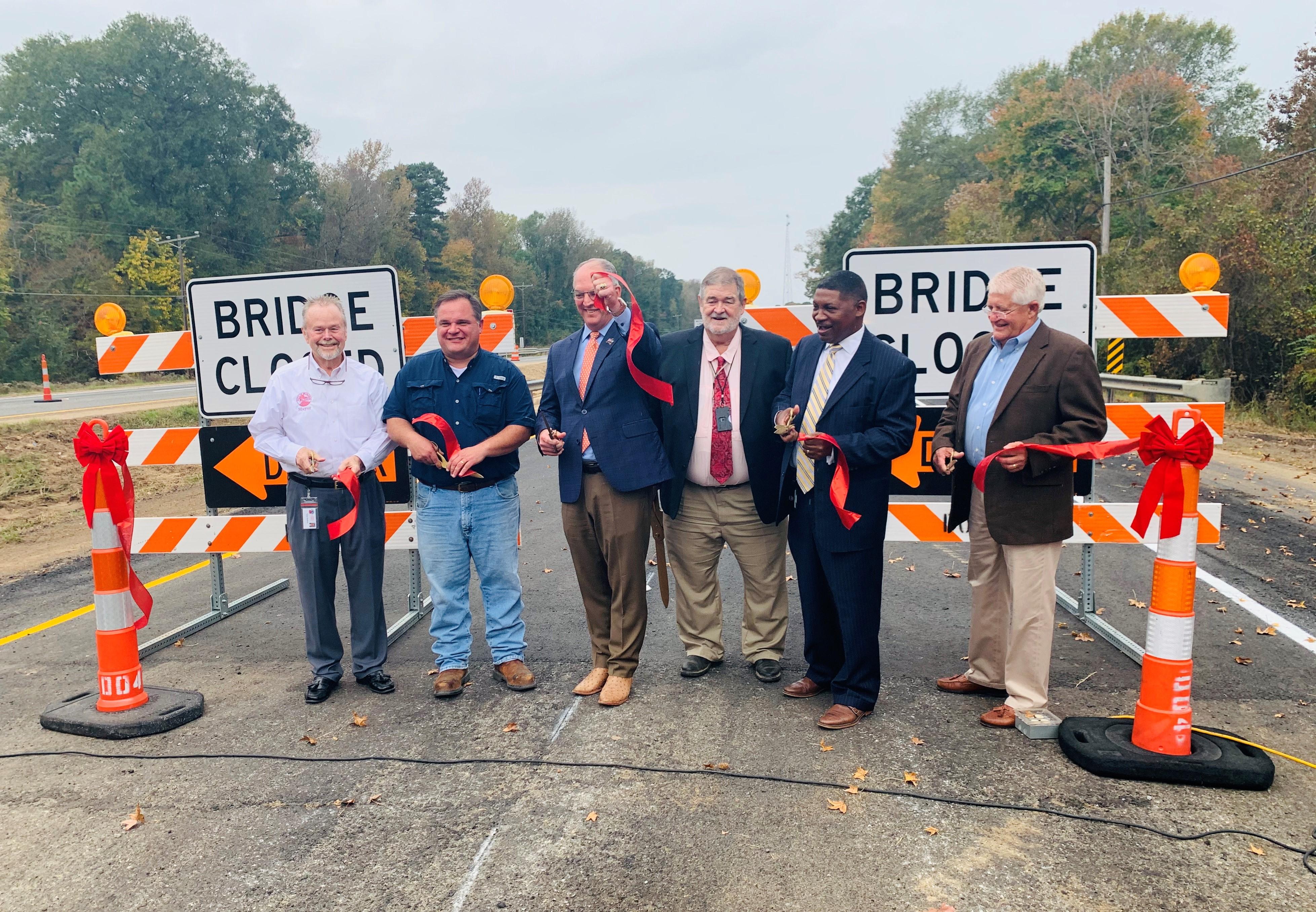 (Left to right: Minden Mayor Terry Gardner, Sen. Ryan Gatti, Gov. John Bel Edwards, DOTD Disrict Administrator David North, P.E., DOTD Secretary Dr. Shawn Wilson, Danny Crawford, Fibrebond Director of Transportation)