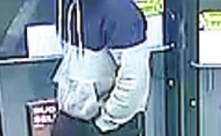 Police still seeking robbery suspect