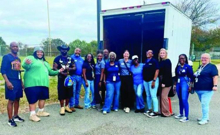 SPAR Distributes Turkeys To More Than 300 Families Ahead Of Thanksgiving
