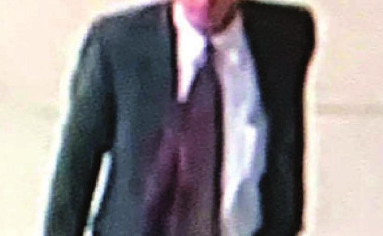 Police seek suspects scamming elderly woman