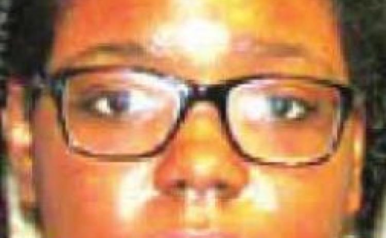Woman charged with stabbing shot in leg