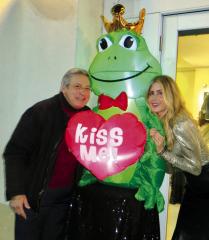 Christmas In The Sky (CIS) presenting sponsor Dr. Mike Acurio and CIS chairwoman Heidi Kallenberg at CIS Sponsors Party at Central ArtStation have fun with the CIS theme 'Kiss a Frog'. Maggie