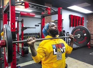 Kendrick Farris spreads message of fitness to others